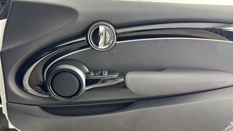 MINI Hatchback 1.5 Cooper Sport Premium 3dr Auto Petrol Hatchback